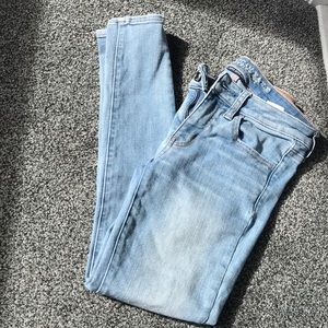 Light Wash American Eagle Jeans
